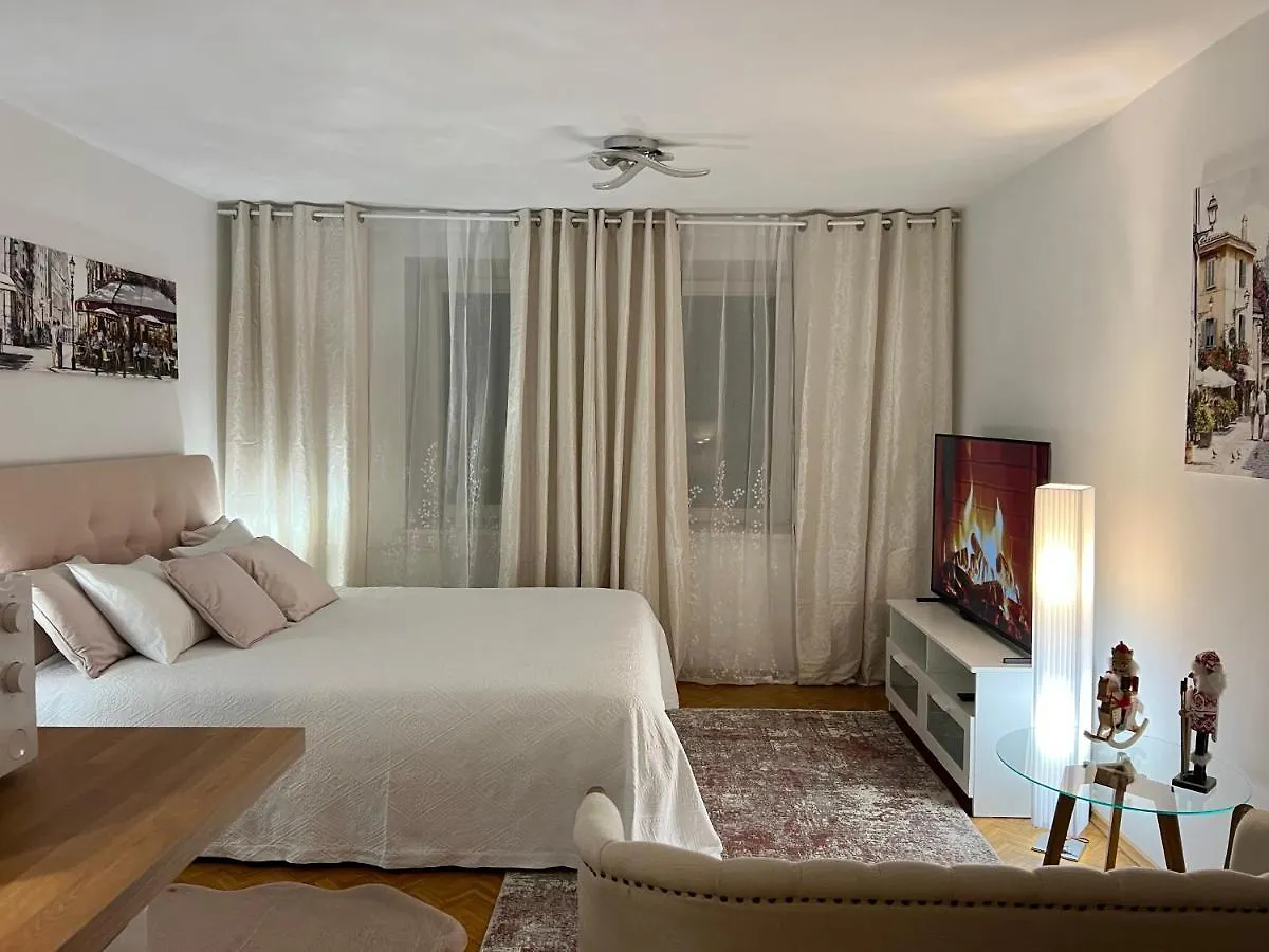 Louis & Elza Old Town Romantic Apartments Wroclaw Poland